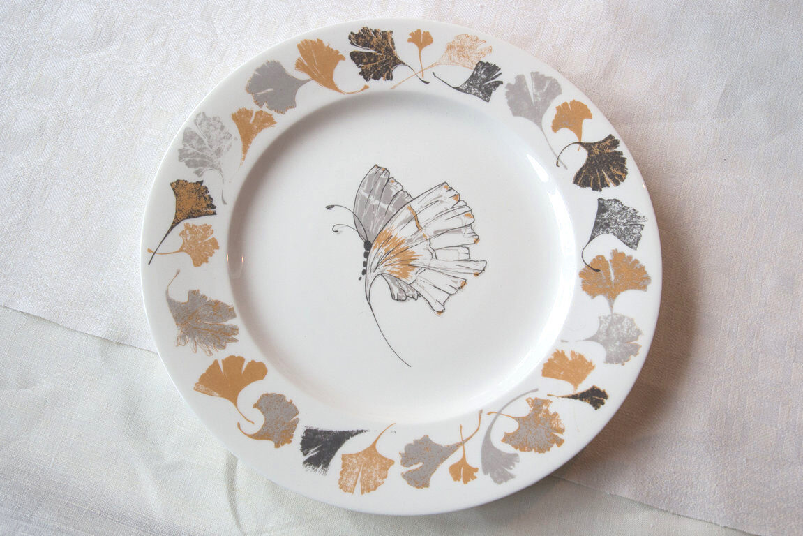 Dining plate "Wind promised skies to a leaf"
