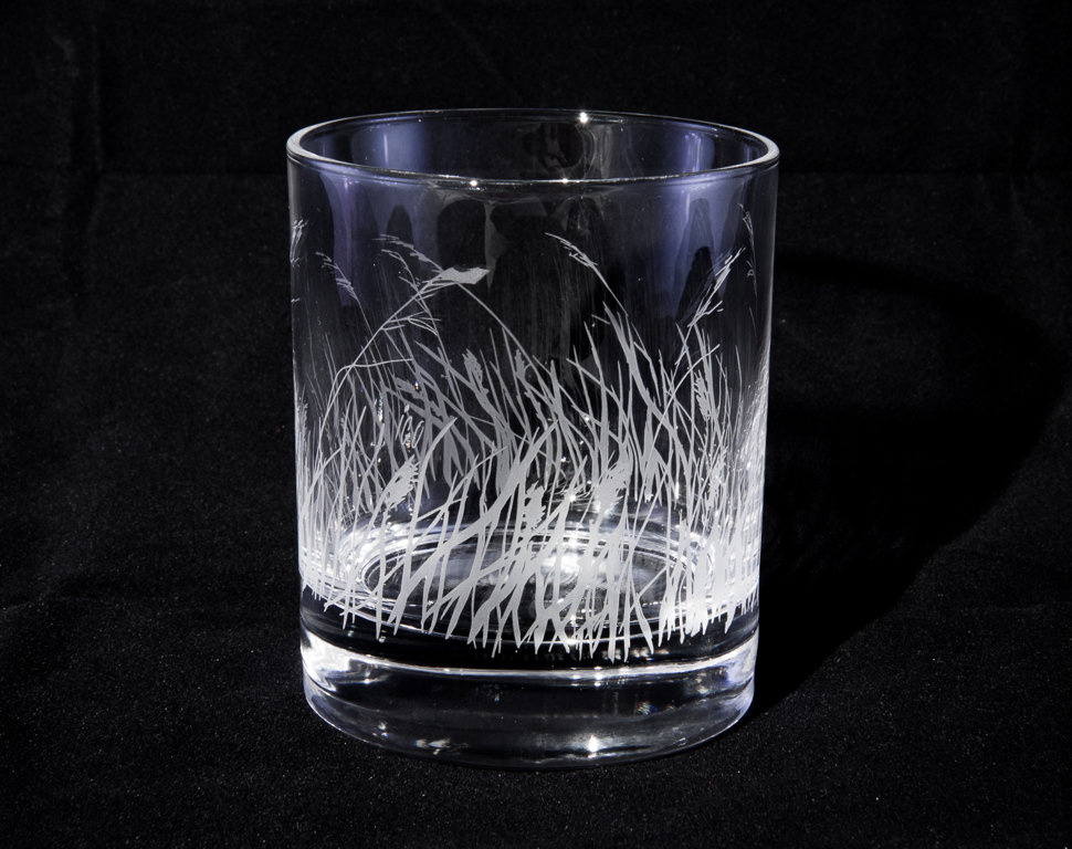 Whiskey glass with a drawing of blades of grass